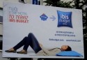 Zamienił stryjek… Z nową poduszką, na podłodze, w budżetowym ibisie